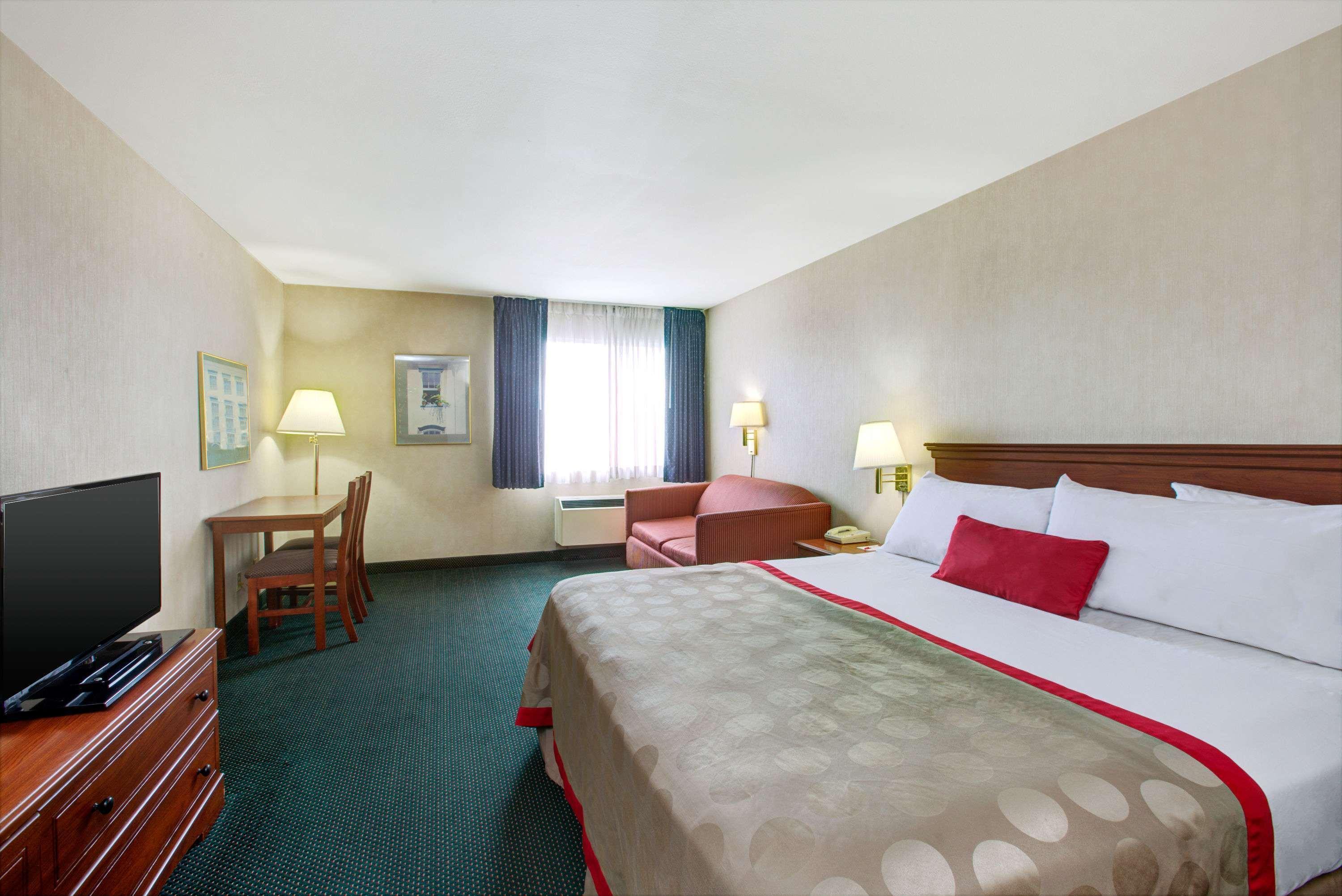 Ramada By Wyndham Hawthorne/Lax Hotel Exterior photo
