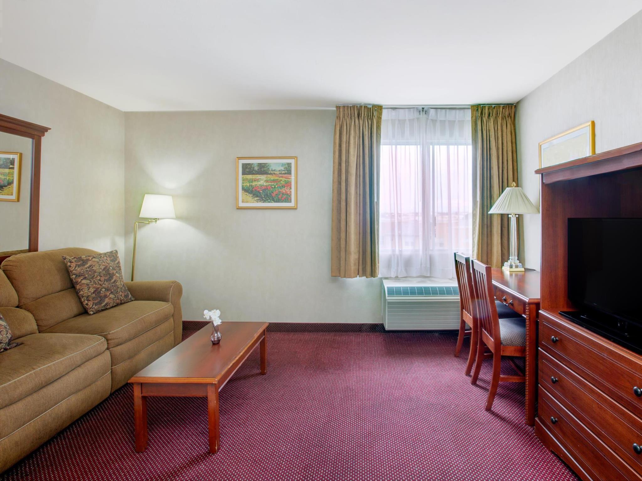 Ramada By Wyndham Hawthorne/Lax Hotel Exterior photo