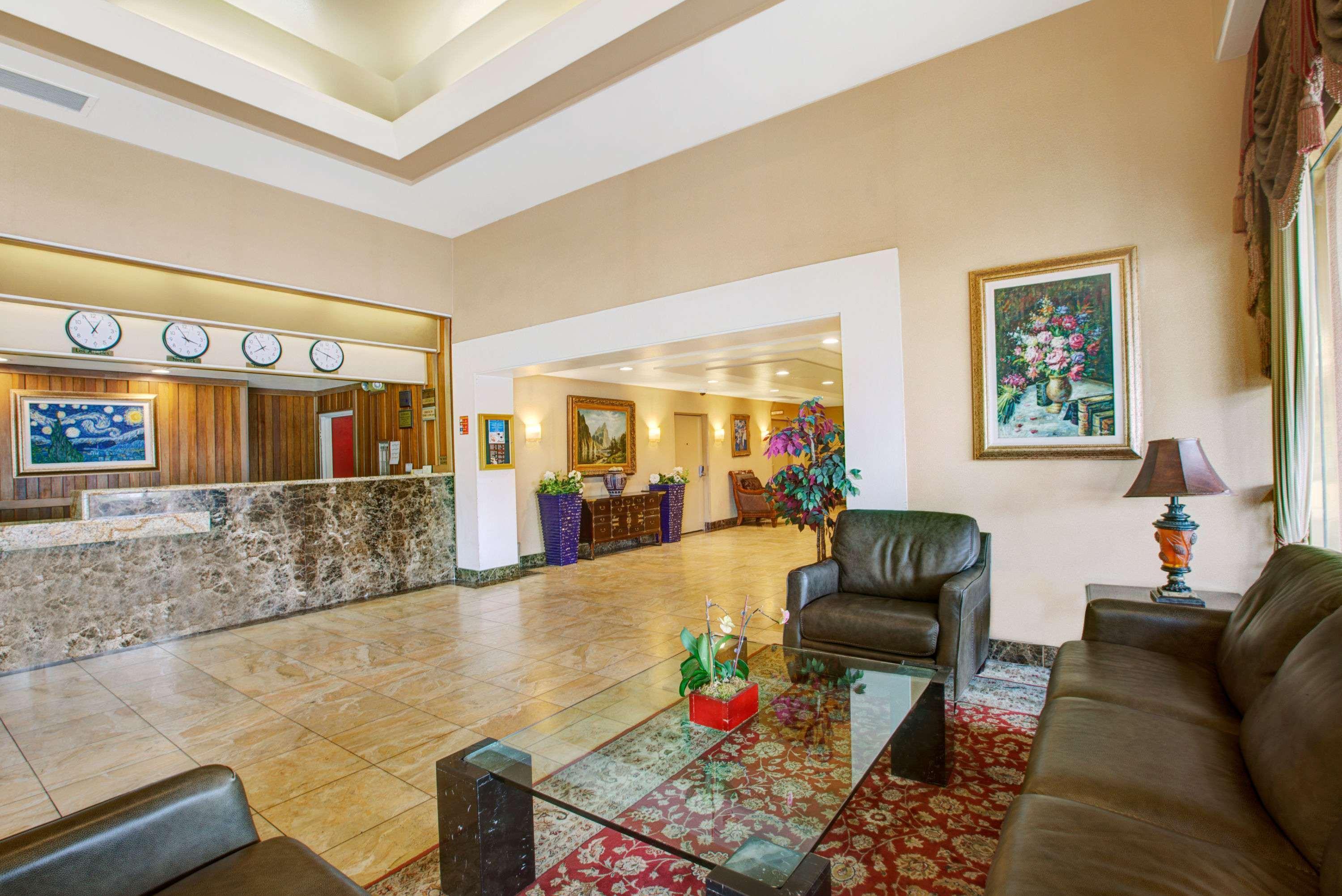 Ramada By Wyndham Hawthorne/Lax Hotel Exterior photo