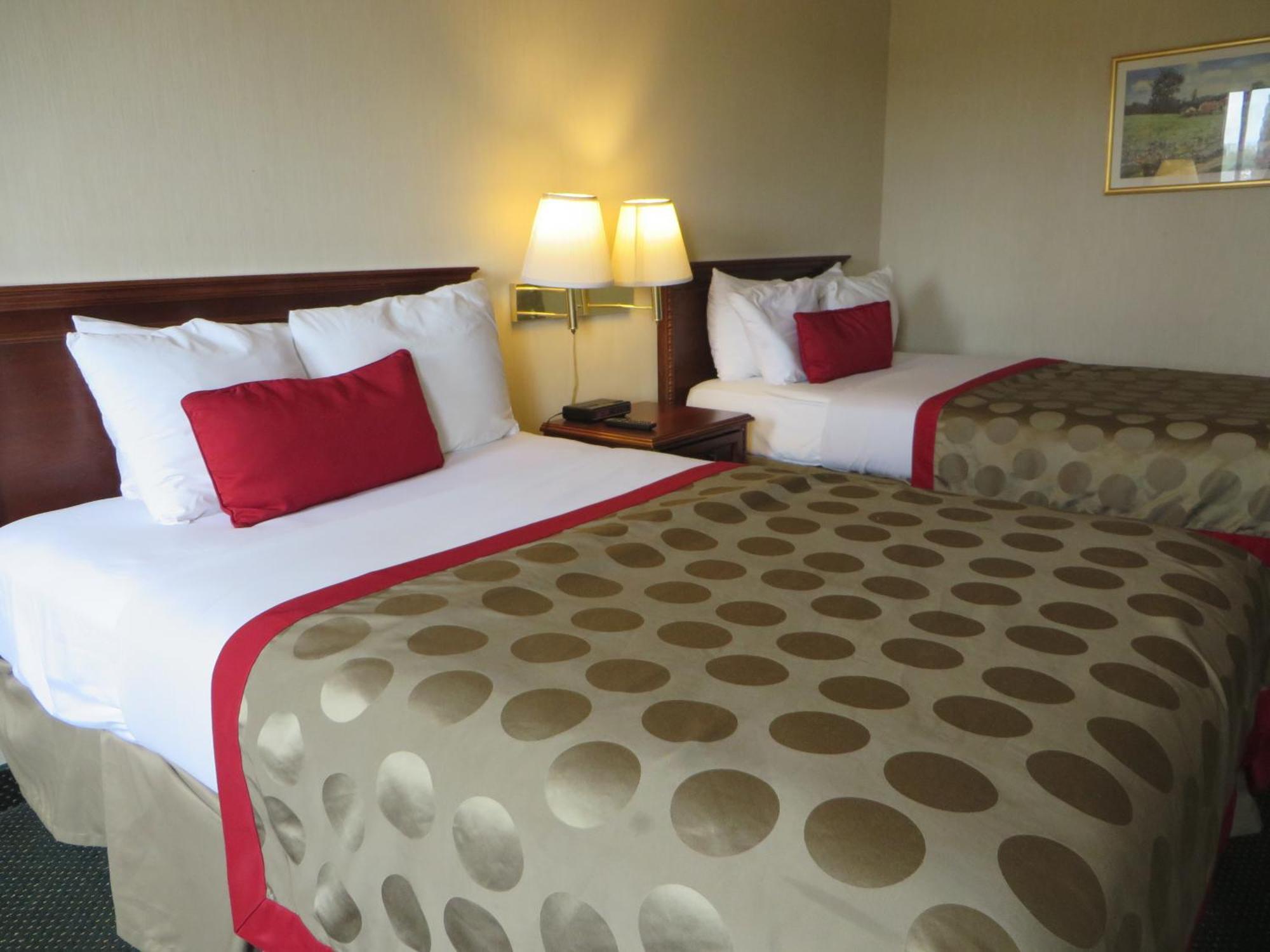 Ramada By Wyndham Hawthorne/Lax Hotel Room photo