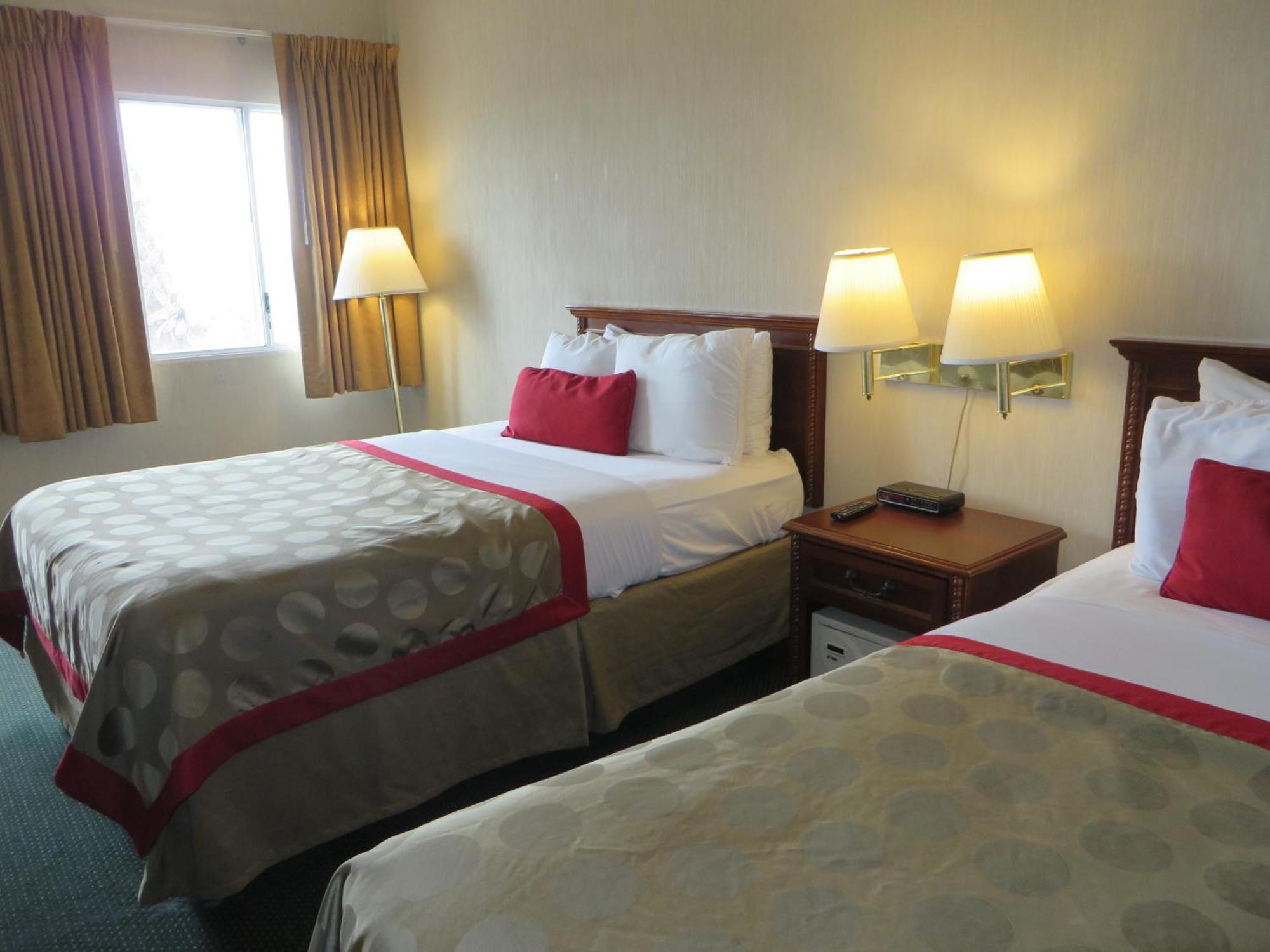 Ramada By Wyndham Hawthorne/Lax Hotel Room photo